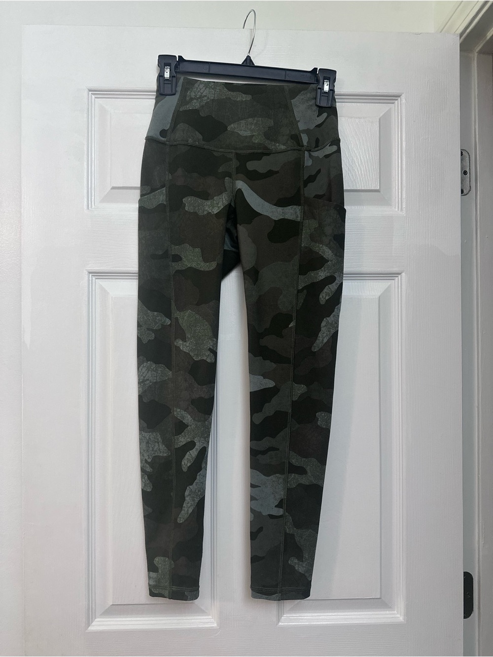 The North Face Motivation Pocket 7/8 Tights olive green camouflage print Sz Smal